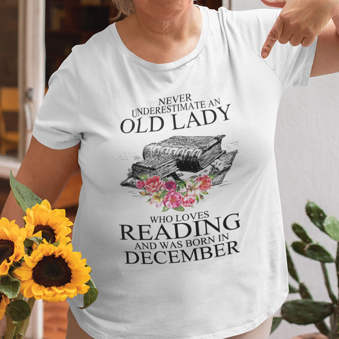 Never Underestimate An Old Lady Who Loves Reading Books Shirt.jpg