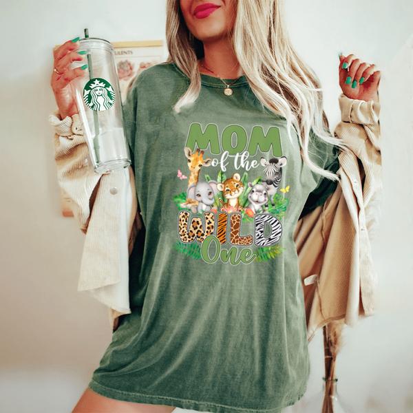 mom wild one 1st birthday safari family matching womens oversized comfort t shirt 20250327050147 s5qkoivx s4.jpg